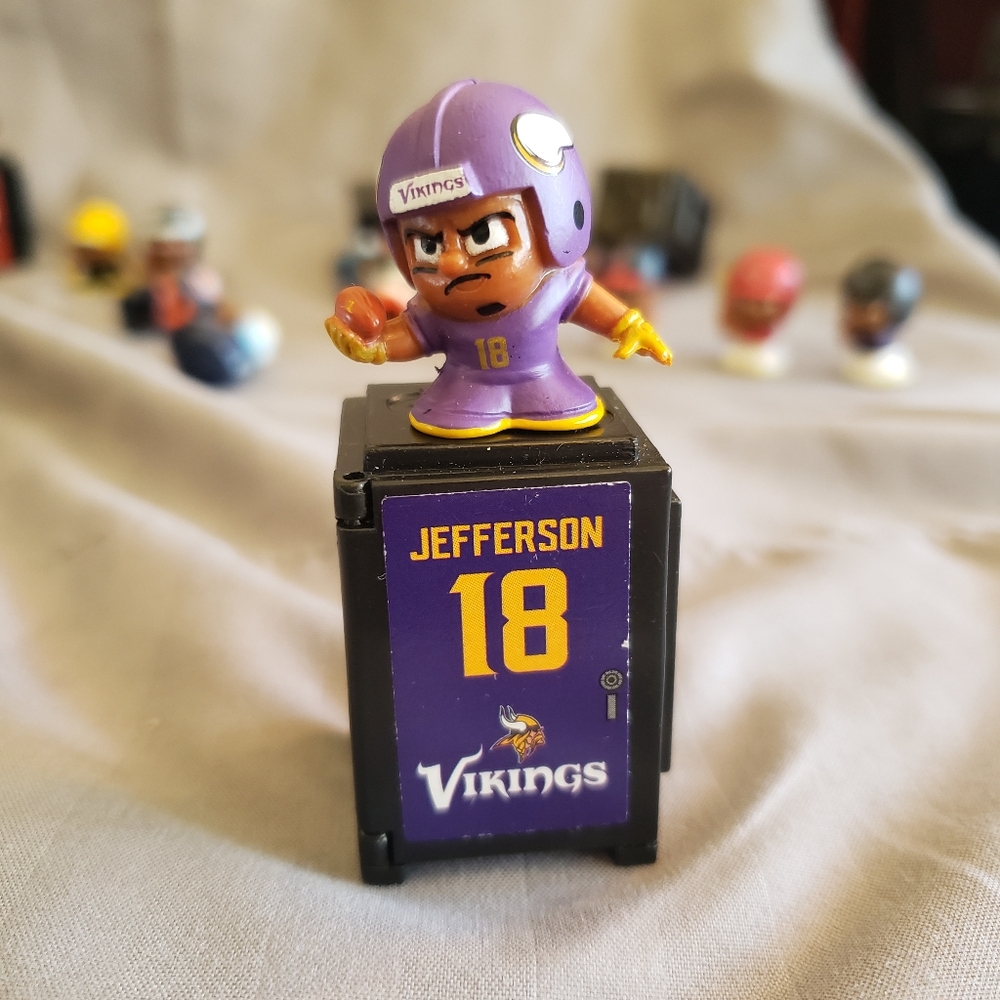 Justin Jefferson 2024 Series 12 Teenymate Minnesota Vikings Figure w/ Locker